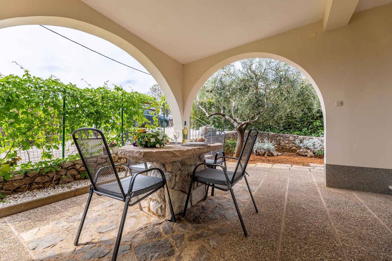 Ganze Ferienwohnung, Ferienwohnung mit schöner Terrasse  in Pod Kovač / Secret Beach, Vrbnik