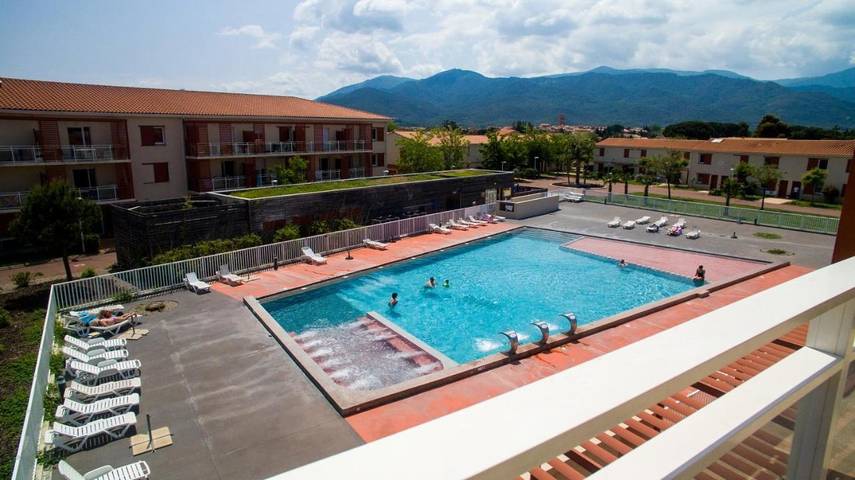 Appart’hôtel pour 8 personnes, avec piscine ainsi que sauna et terrasse