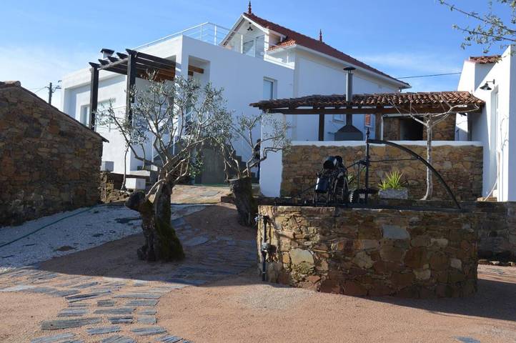 Location de vacances pour 7 personnes, avec piscine ainsi que vue et jardin à Pedrógão Grande - 2