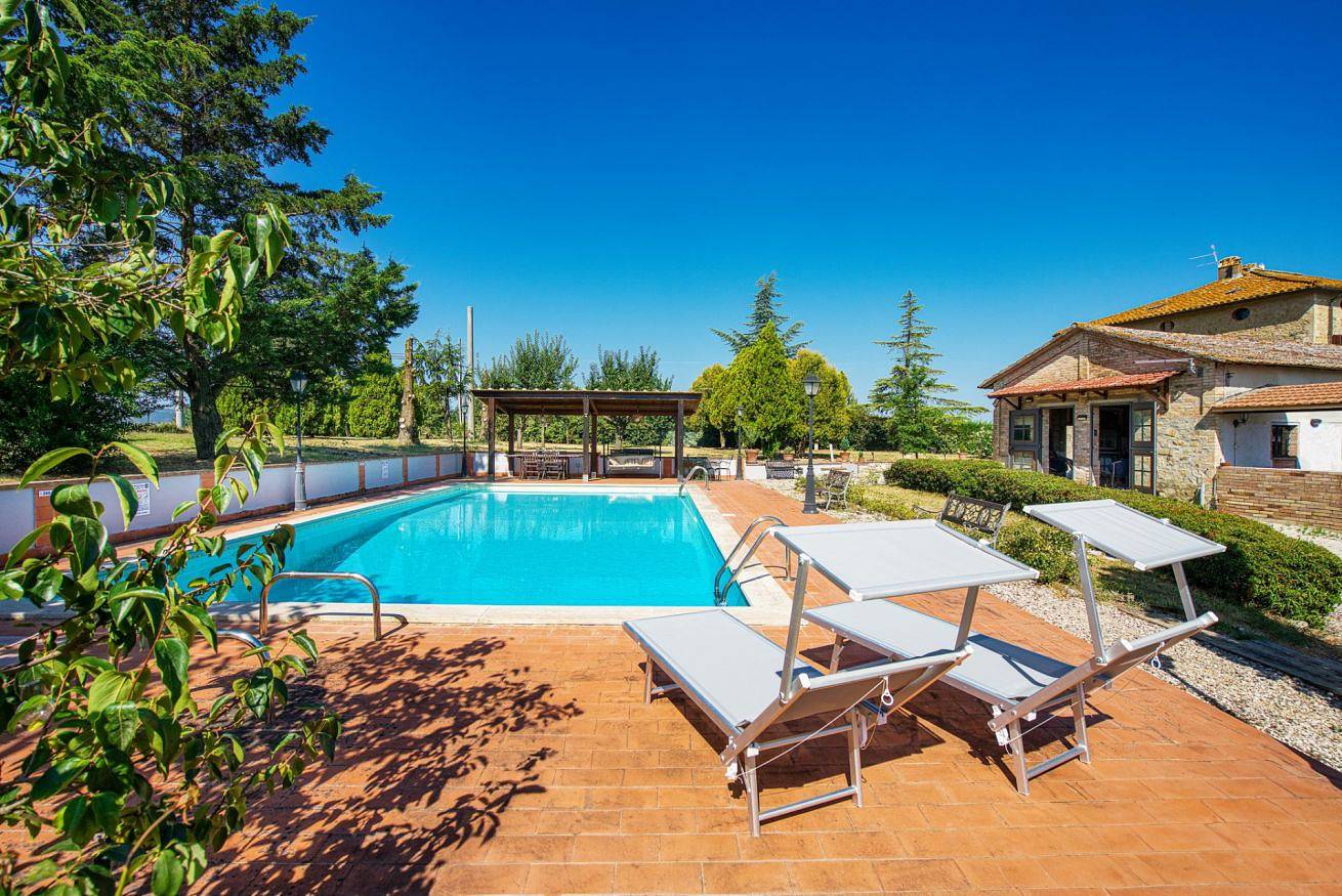 Apartamento entero, Timeless 19th-Century Villa w/ Private Pool Oasis in Marsciano, Provincia de Perugia