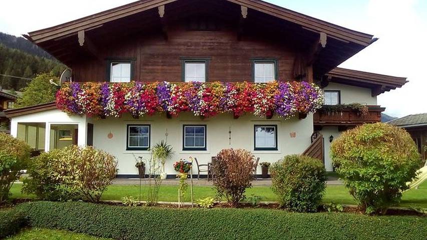 Hütte für 4 Personen, mit Garten und Balkon, kinderfreundlich in Leogang