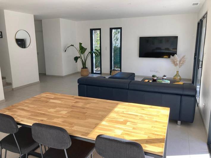 Location de vacances pour 5 personnes, avec jardin ainsi que vue et piscine à Sussargues - 3