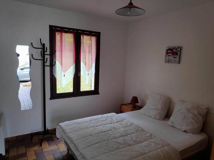 Location de vacances pour 6 personnes, avec vue et terrasse ainsi que jardin et piscine à Castillonnès - 4