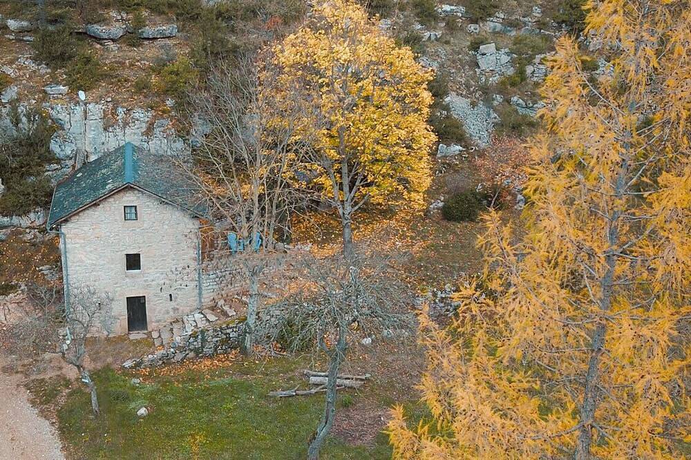 Casa rural típica de Lozerienne, acceso al río Tarn - canoa incluida. in Gorges du Tarn Causses, Cevenas