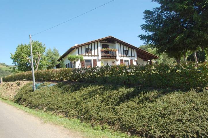 Chambre d’hôte pour 3 personnes, avec Terrasse ainsi que Jardin et Vue