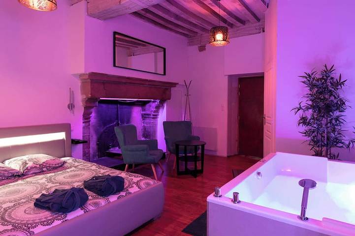 Gîte pour 2 personnes, avec Jacuzzi dans Office De Tourisme De Dijon