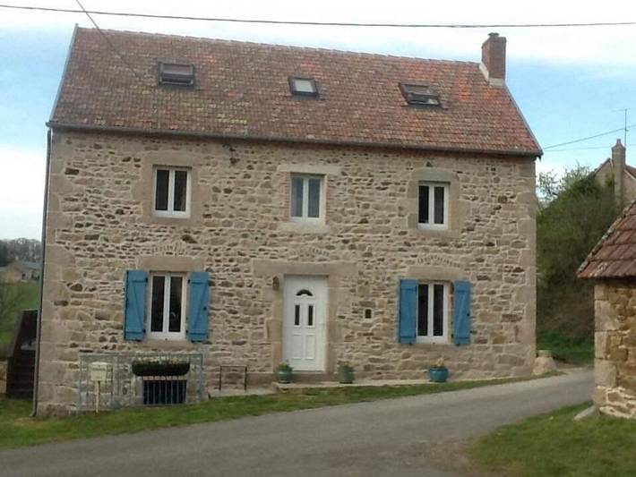 Gîte pour 8 personnes, avec jardin et vue, animaux acceptés à La Crouzille