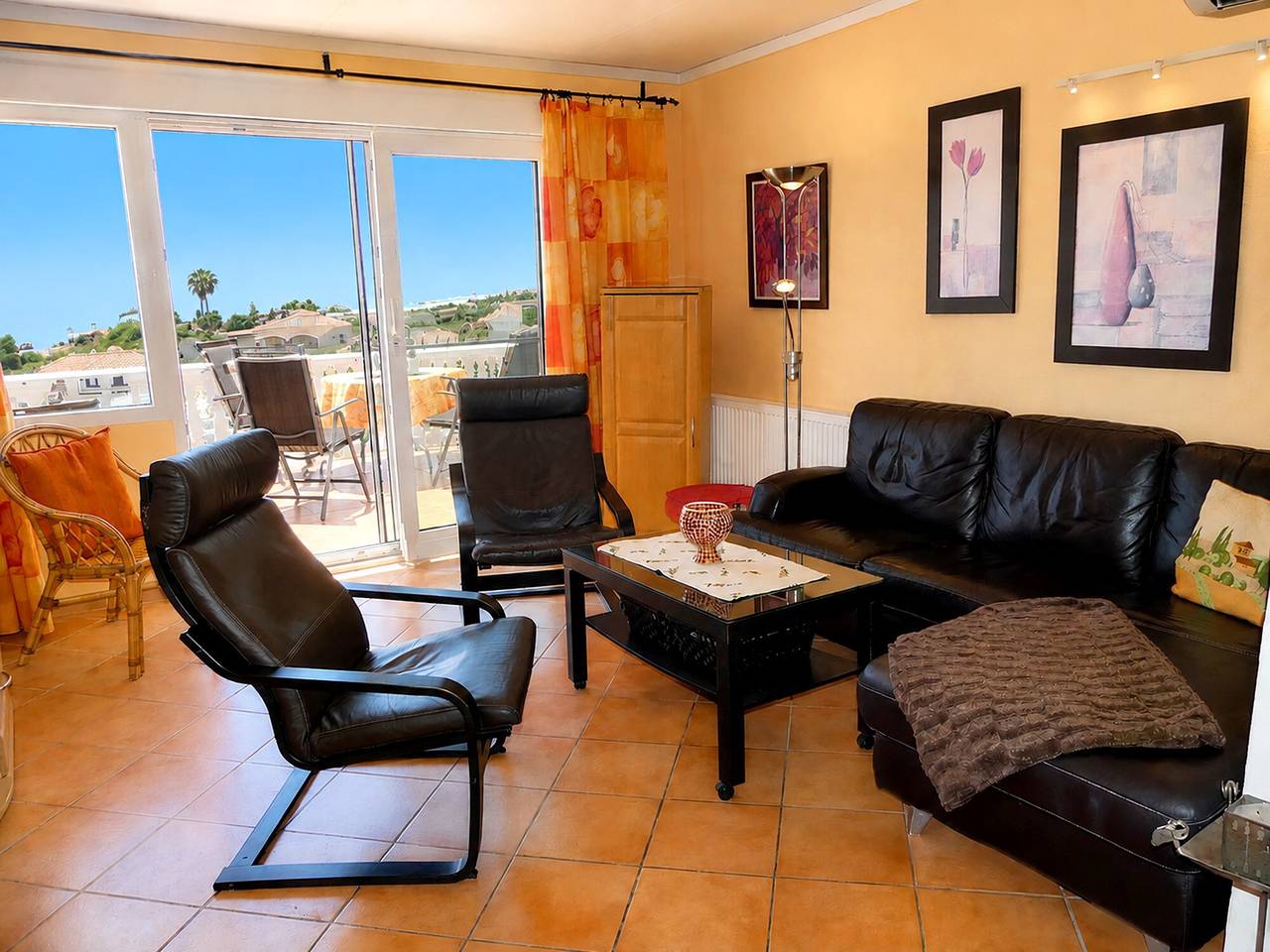 Apartamento entero, Apartamento 'Casa Bena' con gran balcón, preciosas vistas al mar y Wi-Fi gratis in Playa de Benajarafe, Vélez-Málaga
