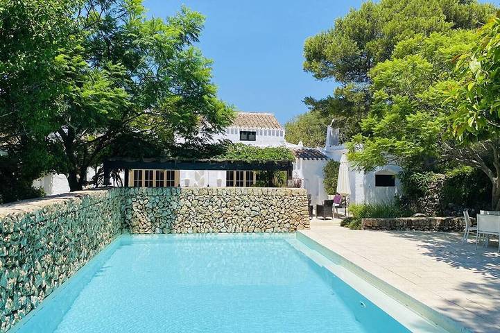 Chalet für 9 Personen, mit Terrasse und Garten sowie Pool - 1