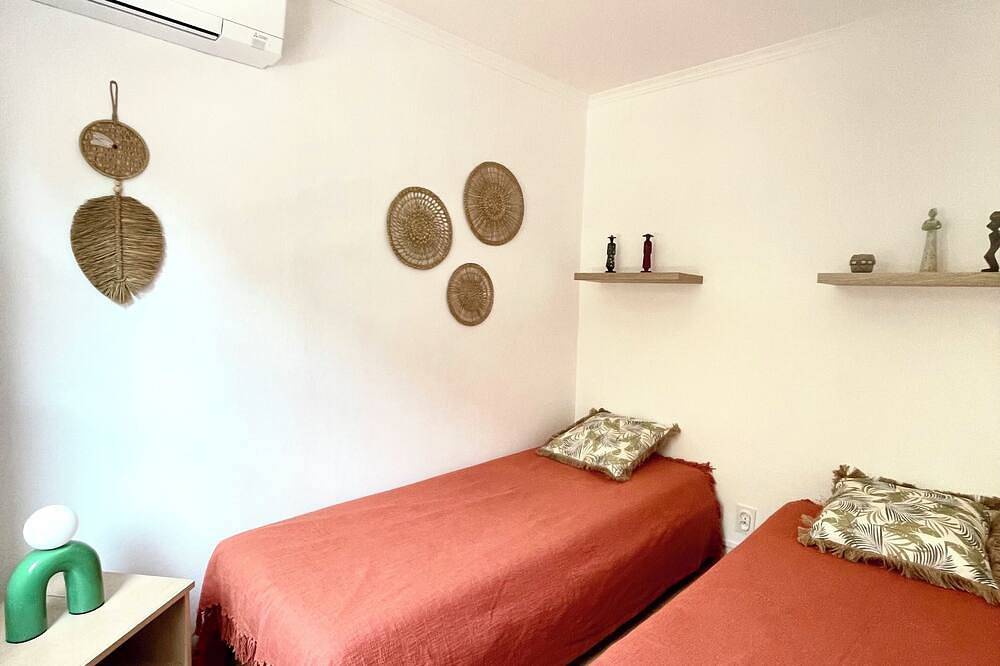 Quiet house with terrace, magnificent sea view, facing Golden Island in Le Dramont, Saint-Raphaël