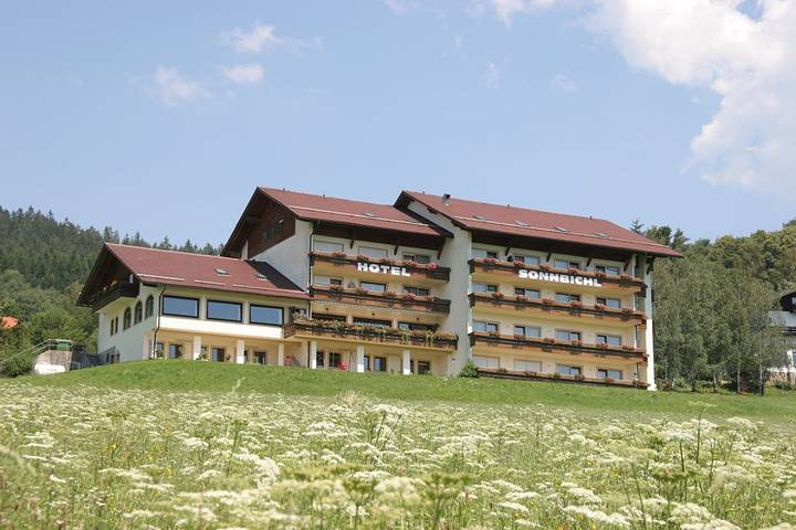 Hotel für 2 Personen, mit Balkon/Terrasse und Terrasse sowie Sauna, kinderfreundlich in Lam