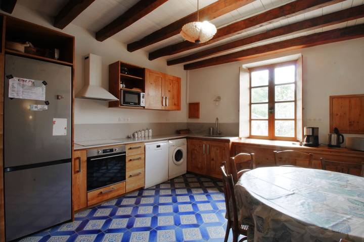 Location de vacances pour 10 personnes, avec jardin et terrasse à Yenne - 4
