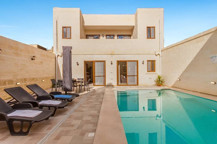 Ferienhaus für 15 Personen, mit Terrasse und Pool, mit Haustier