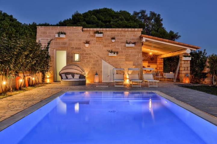 Villa per 16 persone, con terrazza e giardino nonché piscina a Pescoluse