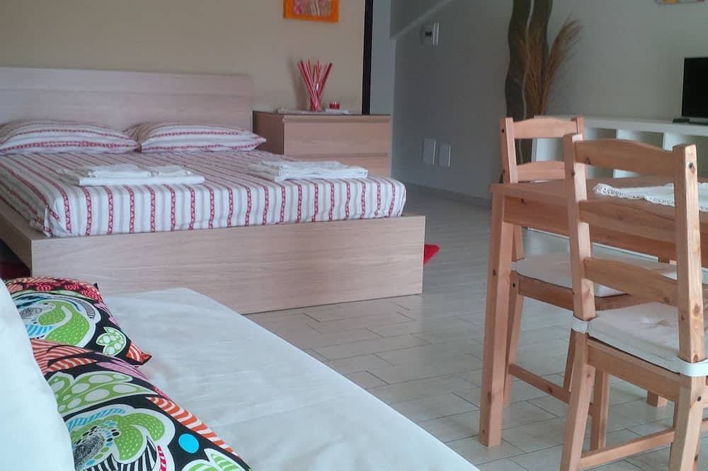 Wonderful open space with swimming pool, barbecue garden ample private parking. in Santa Venerina, Mount Etna