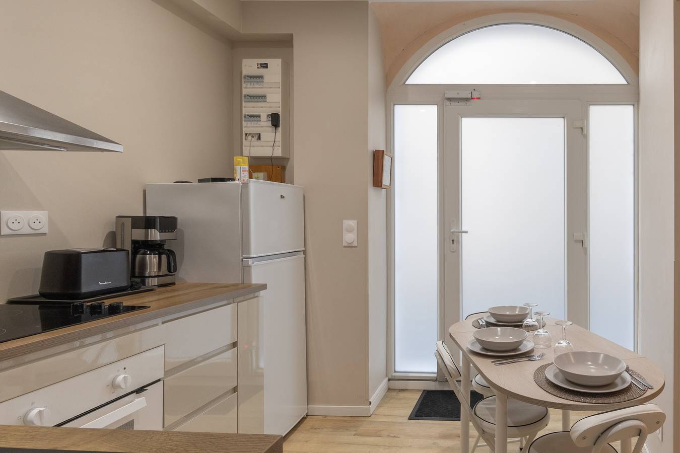 Appartement entier, Appart 100 - T2 Cosy avec Tv in Bourg-Saint-Andéol, Privas
