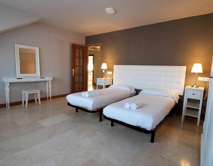 Casa rural para 15 personas, con Jardín en Milagro  - 2