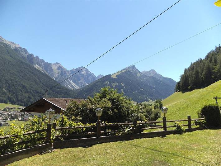 Pension für 4 Personen, mit Balkon und Seeblick sowie Ausblick im Stubaital - 3