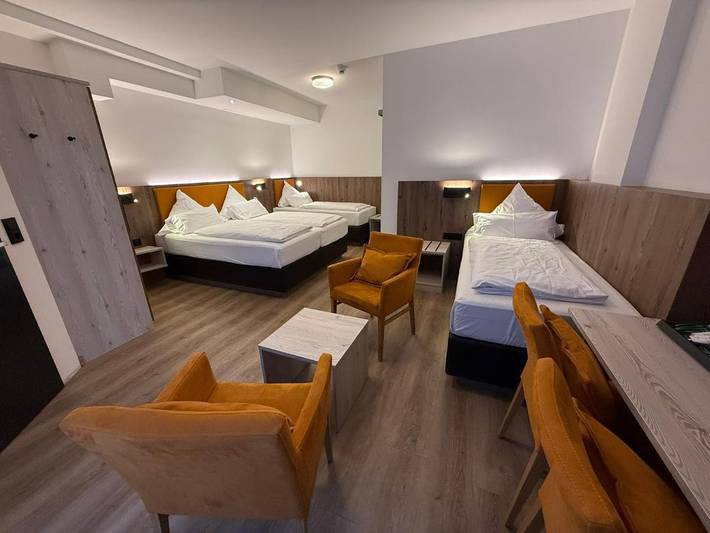 Hotel para 4 personas - 1