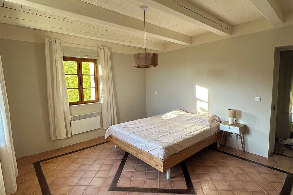 Beautiful sheepfold in a natural setting in Séguret, Vaucluse