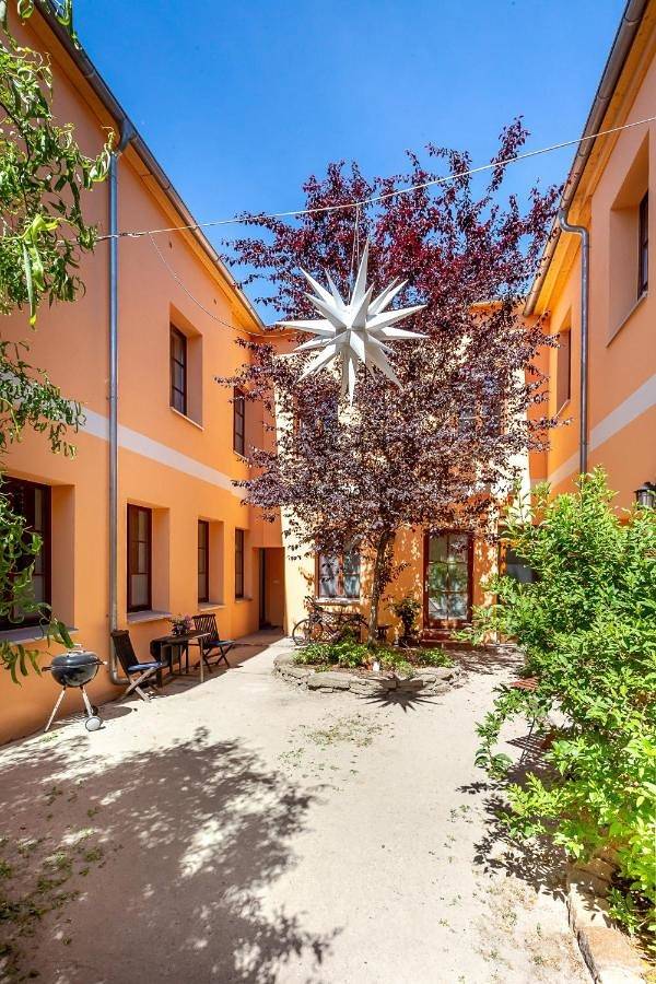 Two-Bedroom Townhouse in Berlin Alt-Hohenschönhausen, Berlin