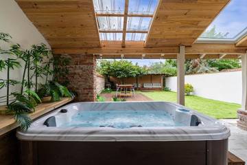 Gîte pour 4 personnes, avec terrasse ainsi que jacuzzi et jardin à Plaisance-du-Touch