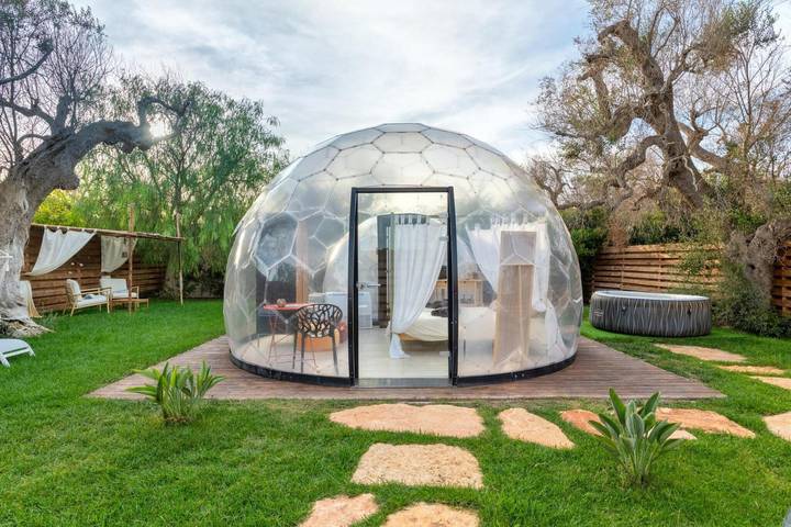 Room 'Atena' with Private Garden and Air Conditioning in San Vito dei Normanni, Salento