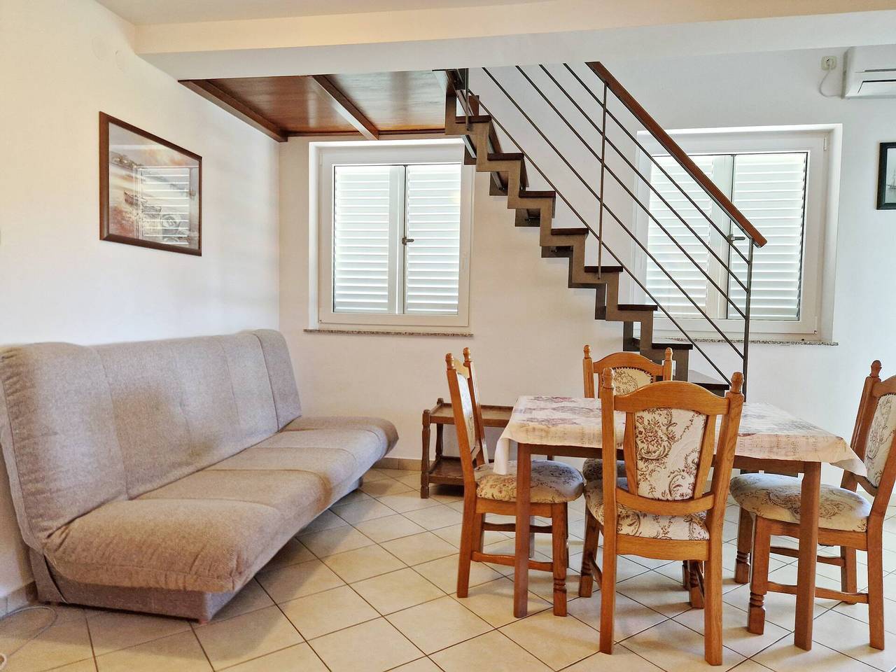Entire apartment, Aapartment Zoric - with Balcony, 400m from the Beach in Baska, Krk