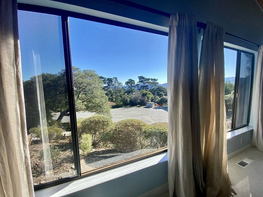 Modern 1Br Carmel Escape: Dog Friendly En-suite, Valley Views & Mins to Downtown in Monterey County