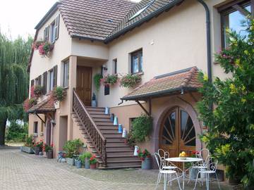 Gîte pour 4 personnes, avec jardin à Beblenheim