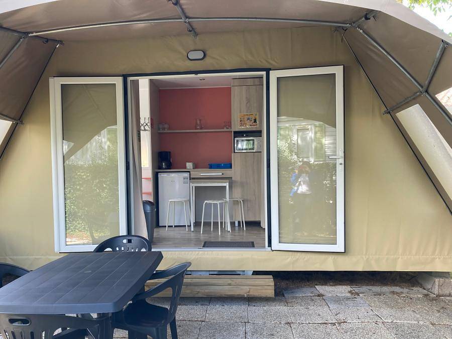 Camping Bleu Mer - Bungalow toilé 2 personnes - Coco Sweet (sans sanitaires) in Saint-Georges-de-Didonne, Côte de Beauté