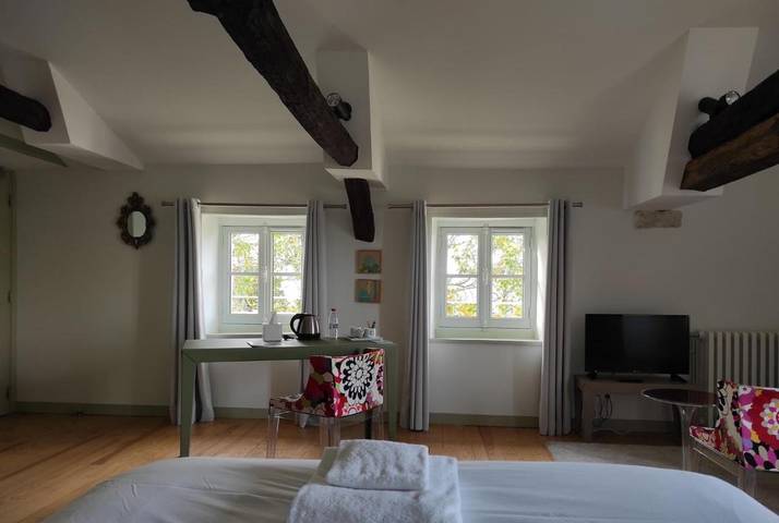 Hôtel pour 2 personnes, avec vue ainsi que jardin et piscine à Azay-le-Brûlé - 2