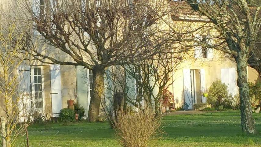 Location de vacances pour 2 personnes, avec vue et jardin à Génissac