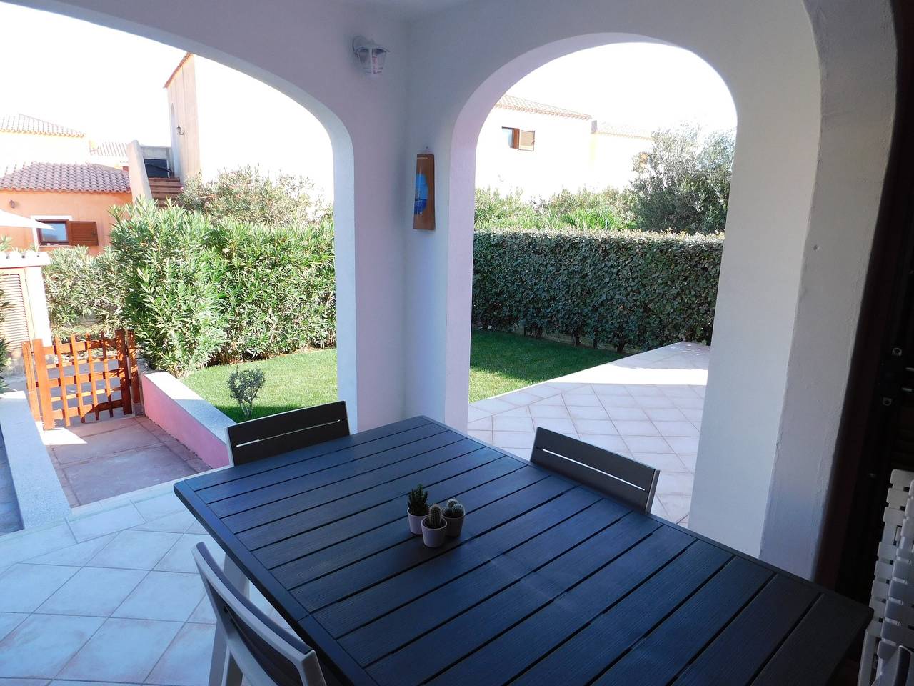 Appartamento intero, Appartamento 'Sardegna Stupenda N 01' con Piscina in Comune, Wi-Fi e Aria Condizionata in Lu Lamoni, Vignola Mare