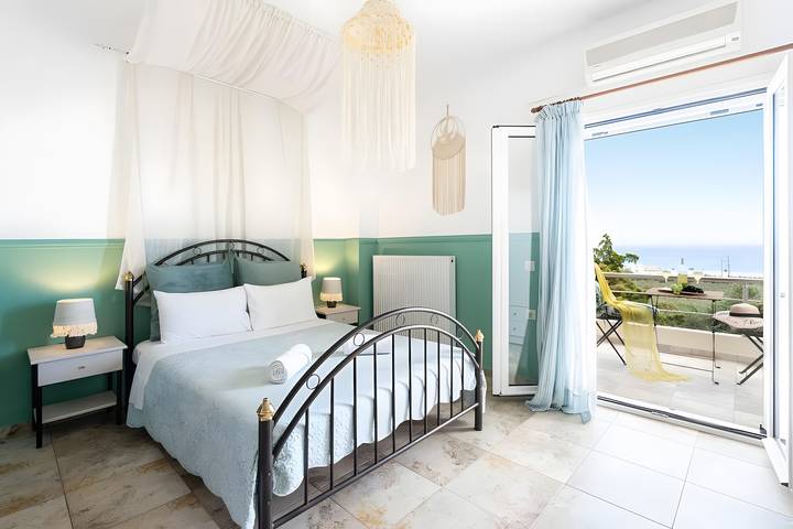 Vakantiehuis 'Remvi House Zee- en Bergzicht' met Uitzicht op Zee, Wi-Fi en Airco in Lasithi en omgeving