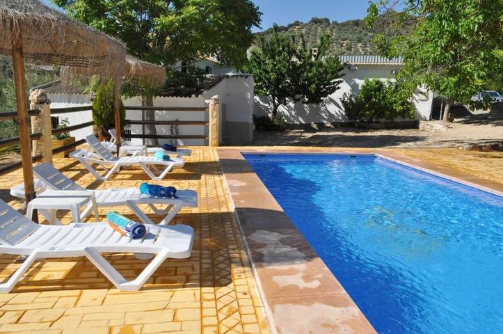 Casa rural para 13 personas, con piscina además de jardín y vistas en Montefrío - 2