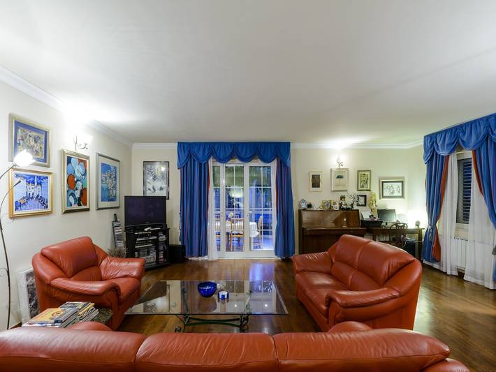 Villa pour 8 personnes, avec balcon ainsi que piscine et jardin, adapté aux familles à Srebreno - 4