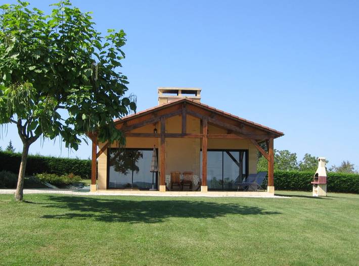 Gîte pour 5 personnes, avec jardin ainsi que piscine et terrasse à La Chapelle-Aubareil