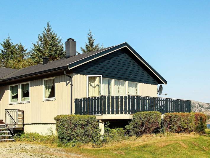 12 Personen Ferienhaus in Kvenvær in Hitra
