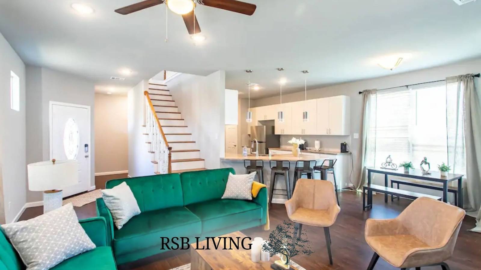 Vacation Rental for 10 Guests in Arlington, Tarrant County