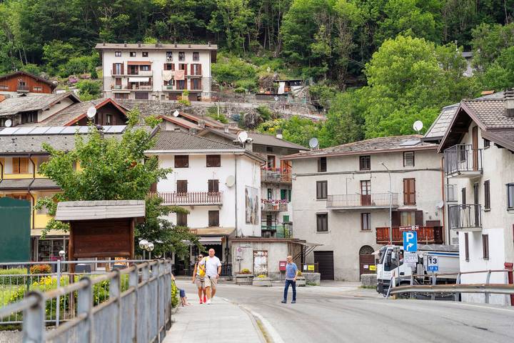 Apartamento inteiro, Apartamento San Martino Val Masino com estacionamento privado in San Martino (Val Masino), Val Masino