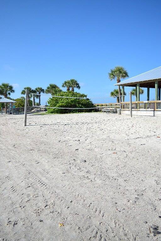 Beach rental for 6 people, with pool and terrace as well as yard in Manasota Key