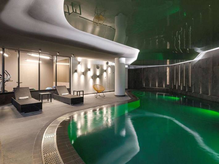 Hotel para 4 personas, con terraza y piscina - 1