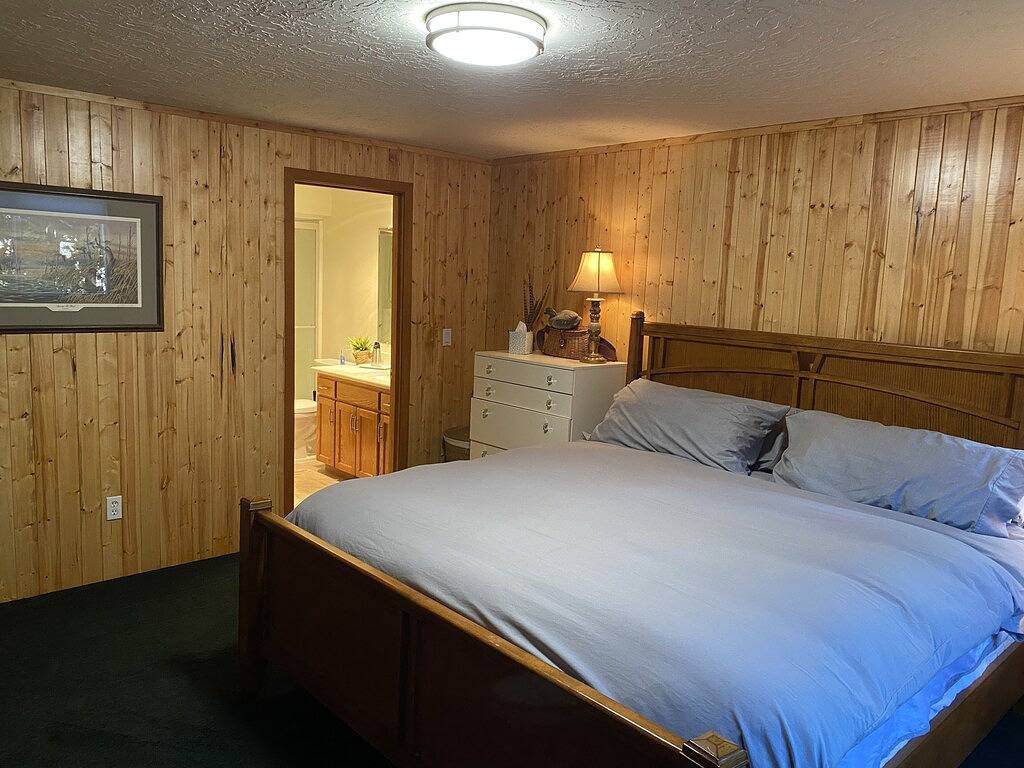 Single Level, Modern, and Clean 3 Bedroom 2 Bath Park Like Property in Salem (OR), Willamette Valley