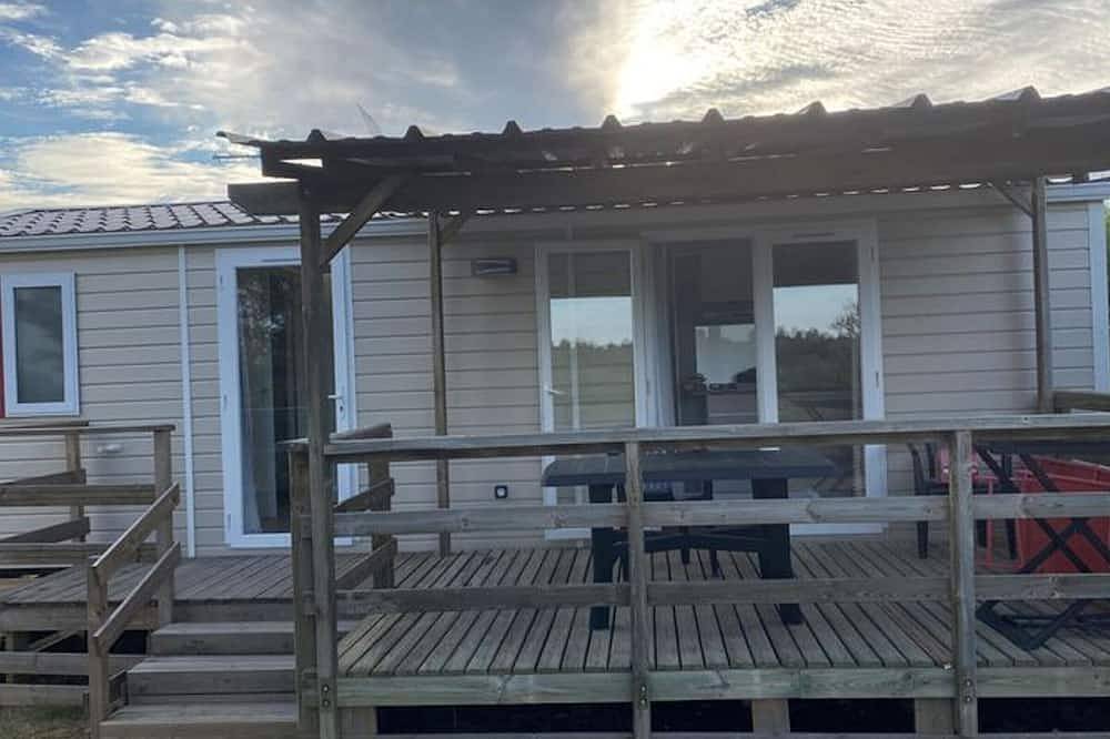 33m² Mobile Home with Terrace in Le Boulou in Le Boulou, Céret region