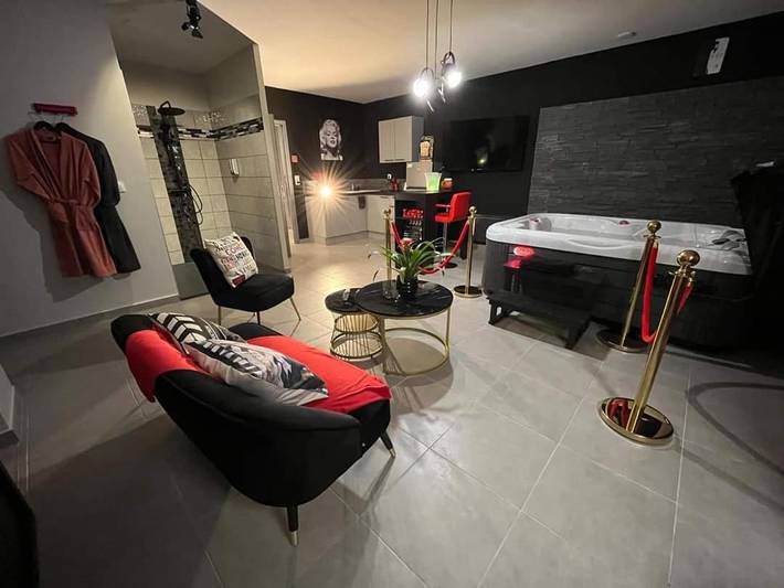 Location de vacances pour 2 personnes, avec jacuzzi et terrasse à Pont-sur-Sambre - 4