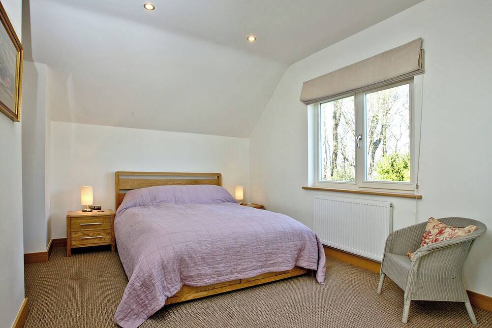 3 bedroom accommodation in Cricket St Thomas, near Chard in Winsham, Somerset