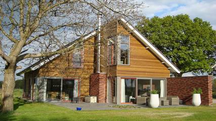 Location de vacances pour 6 personnes, avec jardin et terrasse ainsi que sauna et vue sur le lac dans Ljutomer