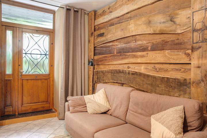 Entire apartment, Apartment 'Typical In Valtellina' with Mountain View, Private Terrace and Wi-Fi in Montagna in Valtellina (Village), Montagna in Valtellina