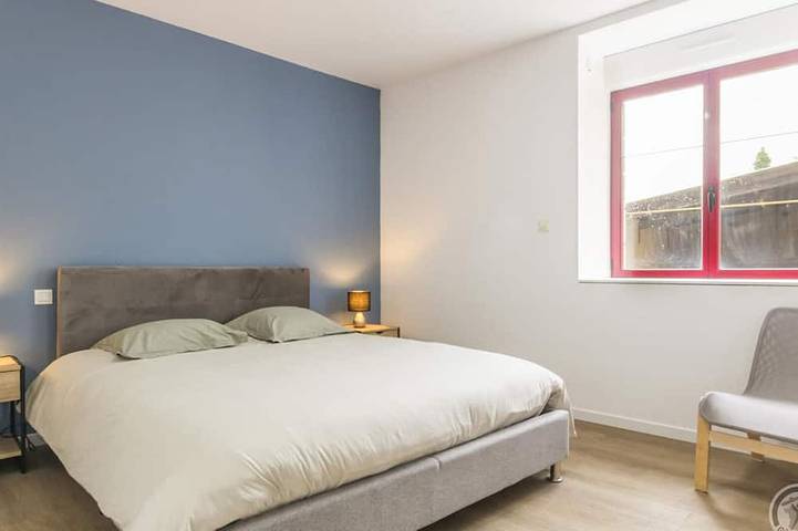 Gîte pour 12 personnes, avec terrasse à Saint-Laurent-de-Terregatte - 3